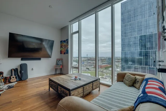 $5,250 | 160 2nd Avenue South, Unit 1504, Nashville, TN 37201