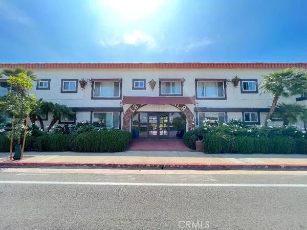 $2,595 | 2115 Placentia Avenue, Unit 18, Costa Mesa, CA 92627