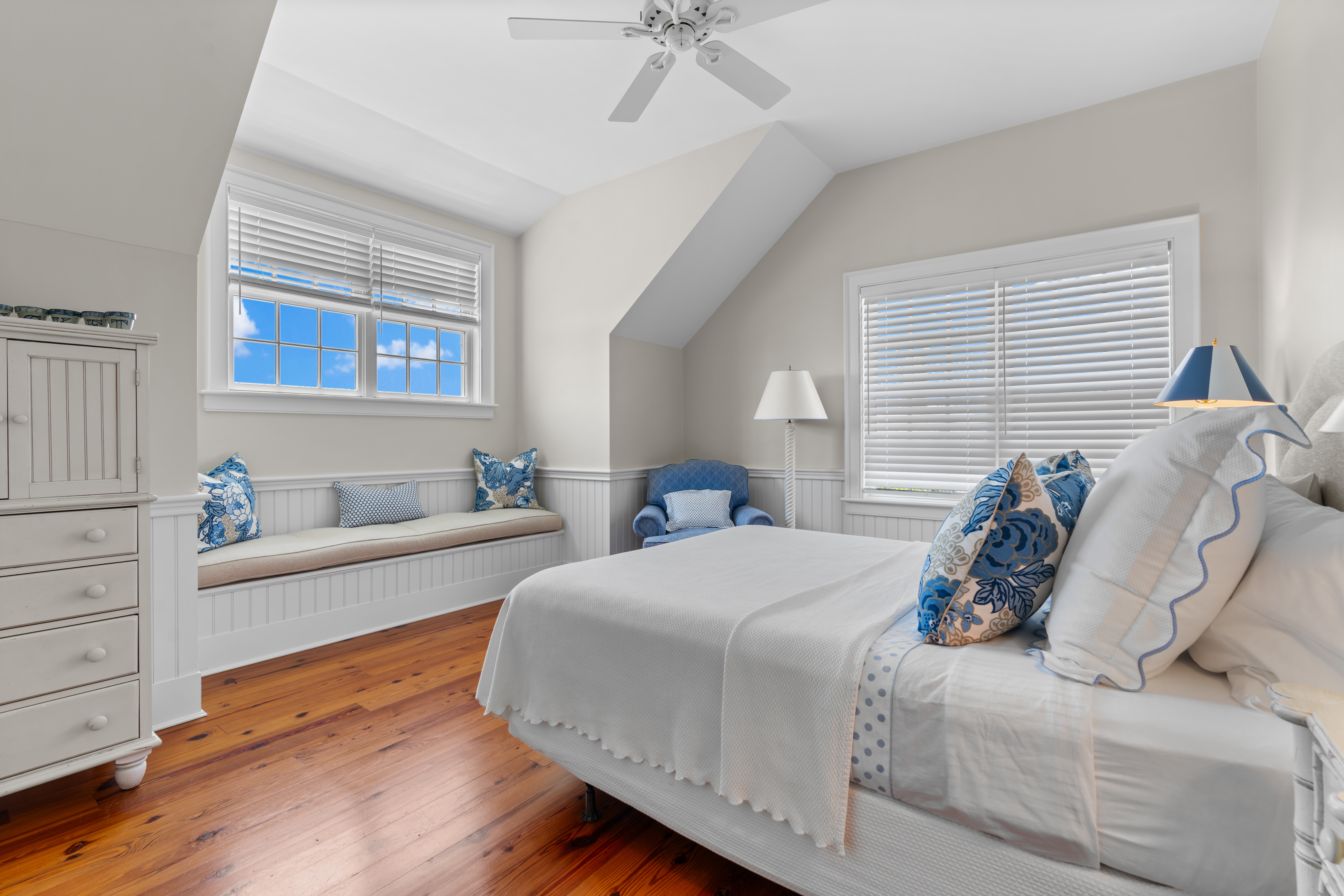 42 Main Street Nantucket, MA 02554 - Photo 25 of 40 a bedroom with a bed and a couch