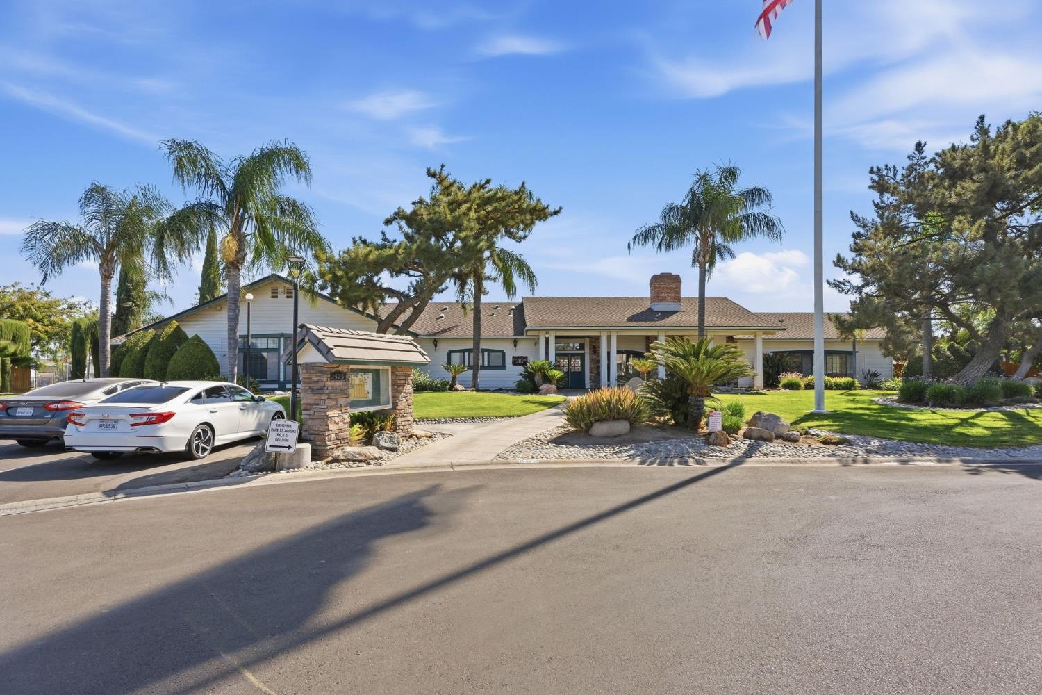 2575 Willlow, Unit 76 Fresno, CA 93725 - Photo 32 of 36 Gallery Image 32
