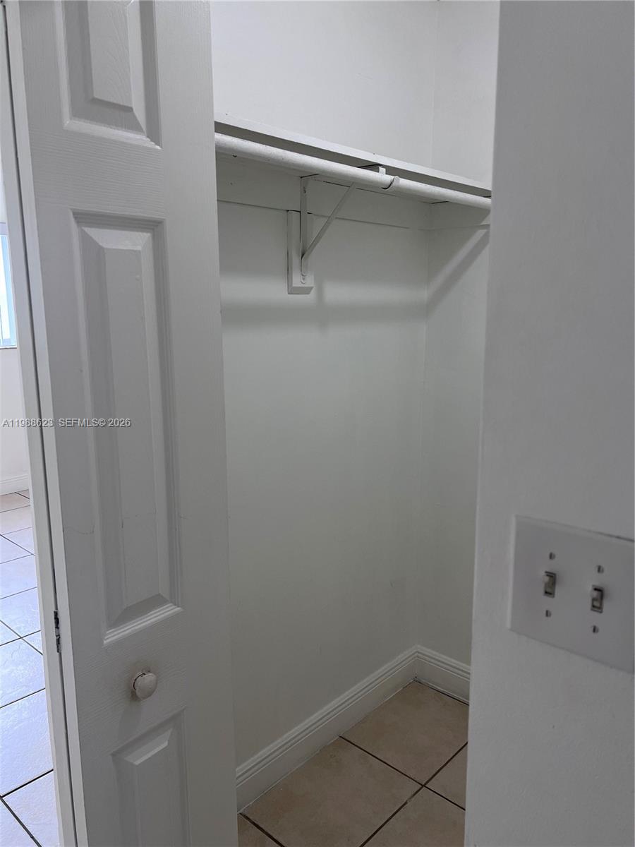 2750 West 76th Street, Unit 208 Hialeah, FL 33016 - Photo 10 of 10 a bathroom with a bathtub