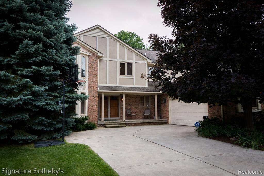 839 Stanford Circle Rochester, MI 48309 - Photo 1 of 48 Stanford Circle (2 of 50).jpg
