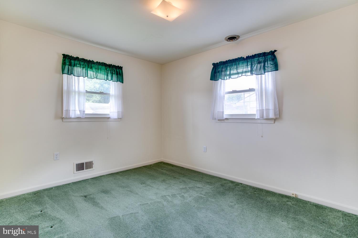 1422 Ray Road Hyattsville, MD 20782 - Photo 22 of 50 The second bedroom