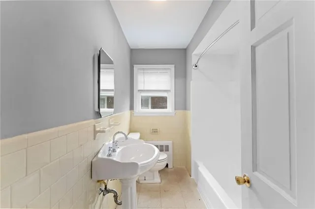 $2,500 | 692 Hope Street, Unit 2, Bristol, RI 02809