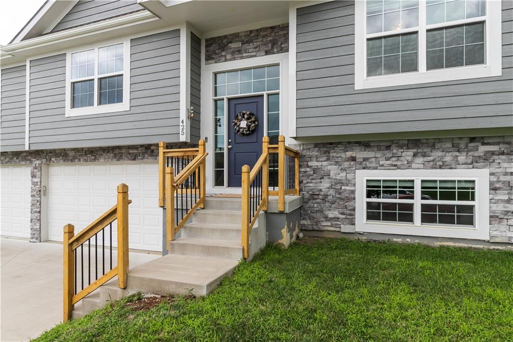 425 Spring Branch Drive Raymore, MO 64083 - Photo 3 of 39 Gallery Image 3