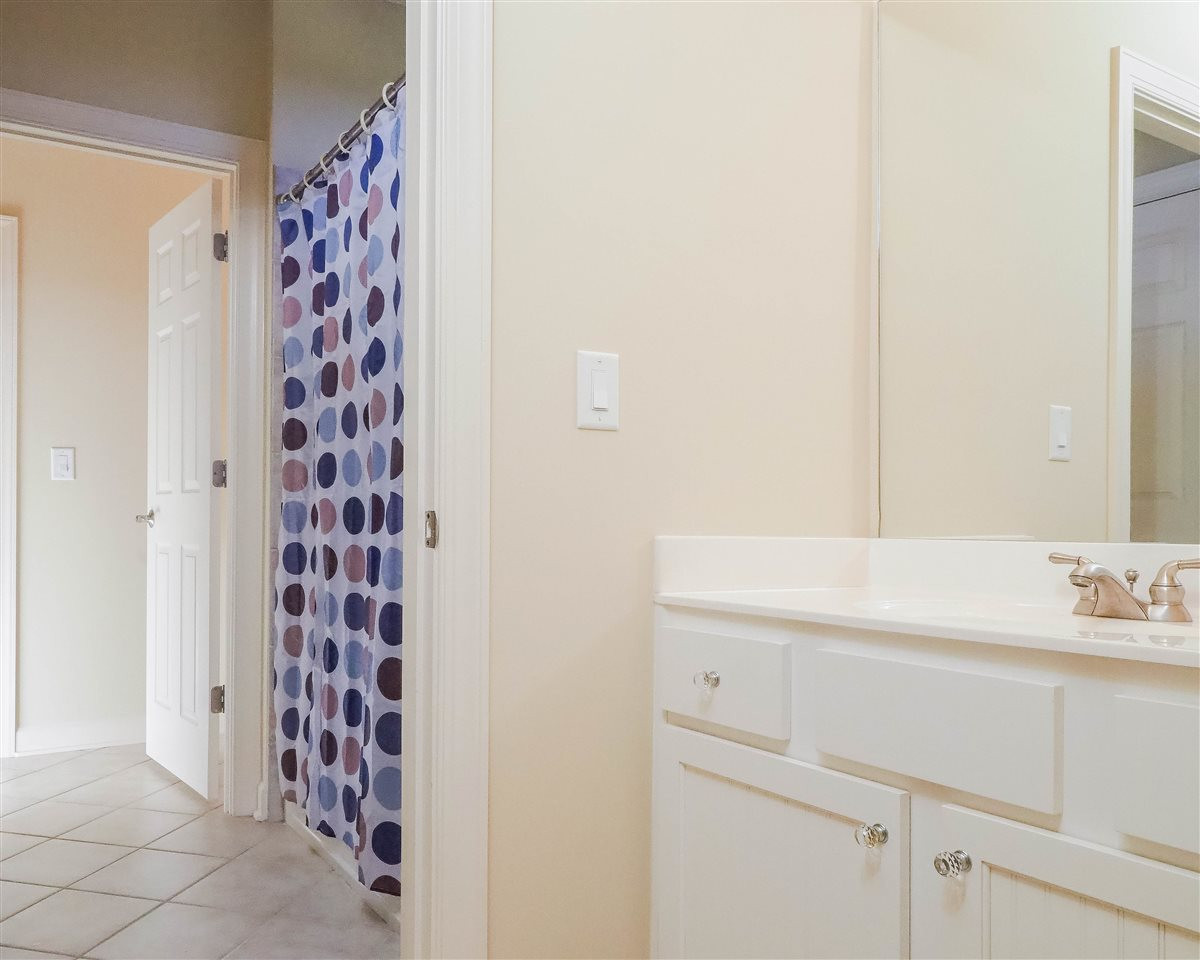 11830 Lowery Ridge Drive Raleigh, NC 27614 - Photo 22 of 30 Buddy Bath with separate vanities on each side of the tub - offers more privacy. Bathroom