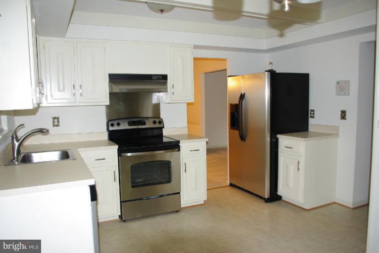 9100 Fort Foote Road Fort Washington, MD 20744 - Photo 17 of 22 Kitchen