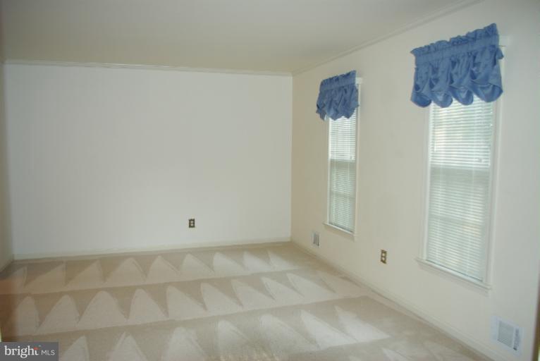 9100 Fort Foote Road Fort Washington, MD 20744 - Photo 18 of 22 Living Room