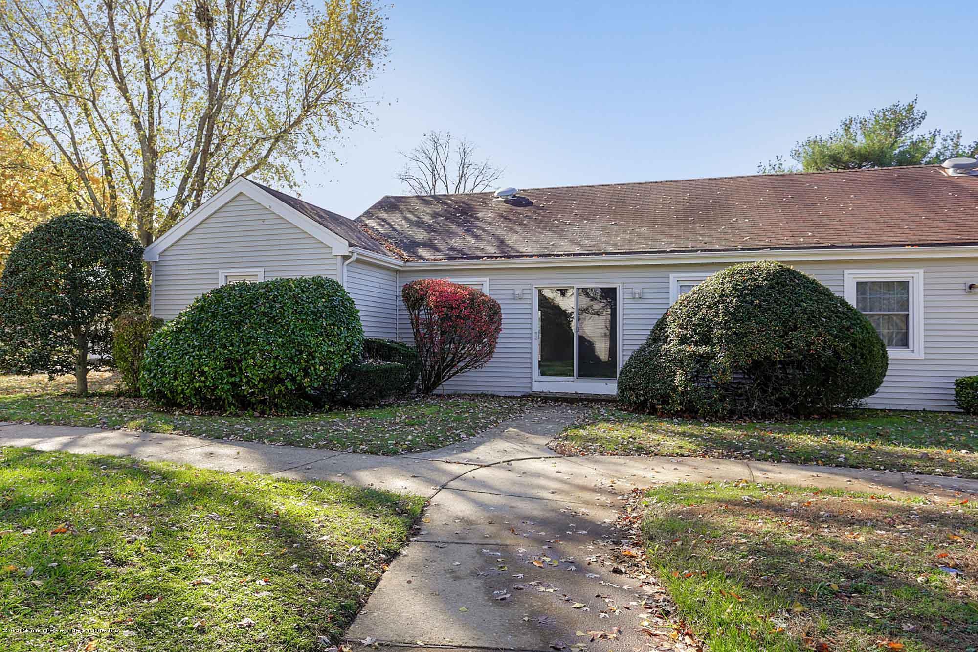 11 B Zacatin Road Freehold, NJ 07728 - Photo 14 of 18 IMG_3962_3_4_5