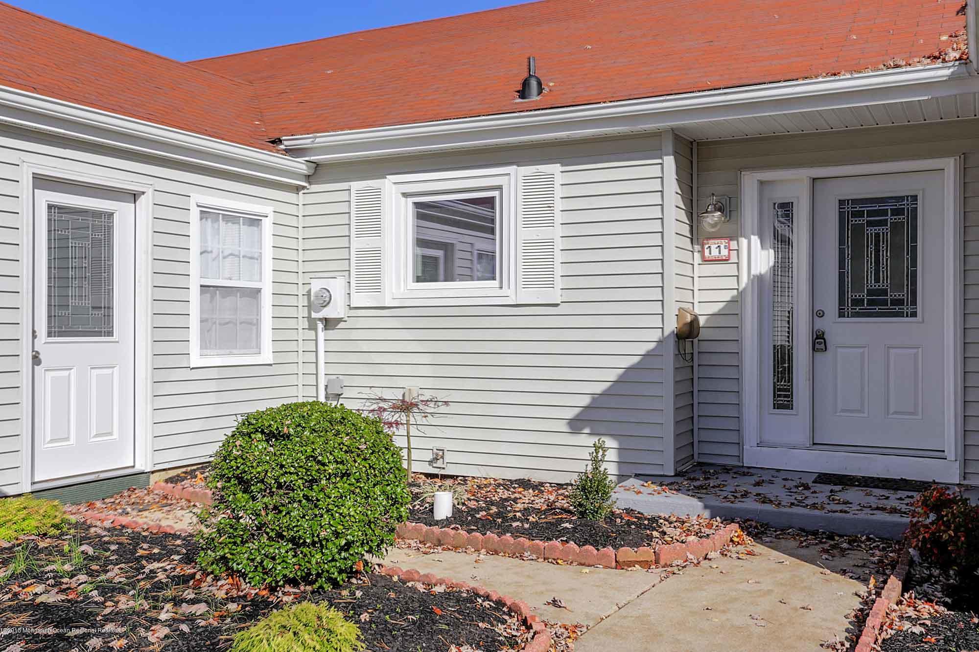 11 B Zacatin Road Freehold, NJ 07728 - Photo 16 of 18 IMG_3925_6_7_8_9