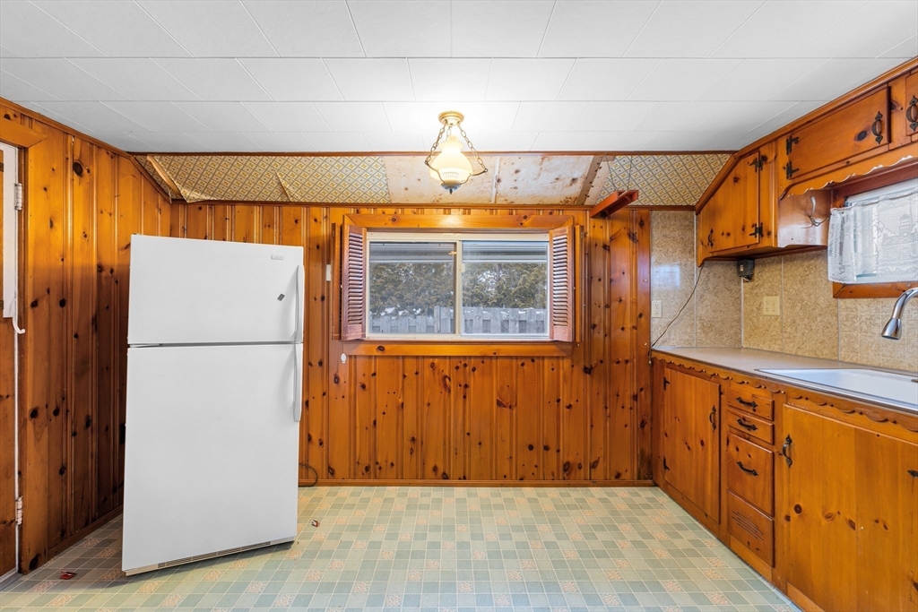 27 Bayview Avenue Fairhaven, MA 02719 - Photo 15 of 25