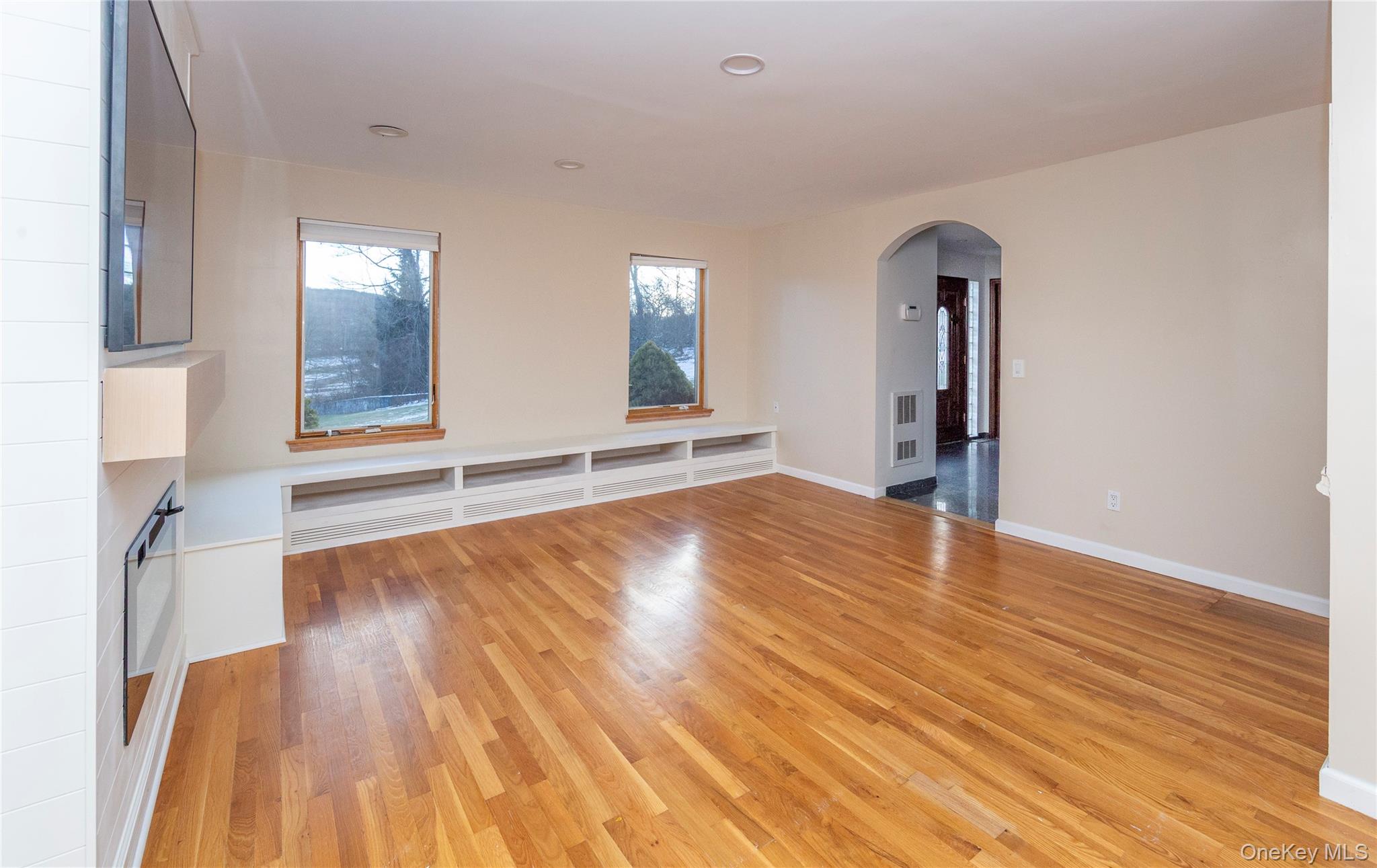 9 Caroline Drive Patterson, NY 12563 - Photo 17 of 50 Right of the entry, the formal dining room.