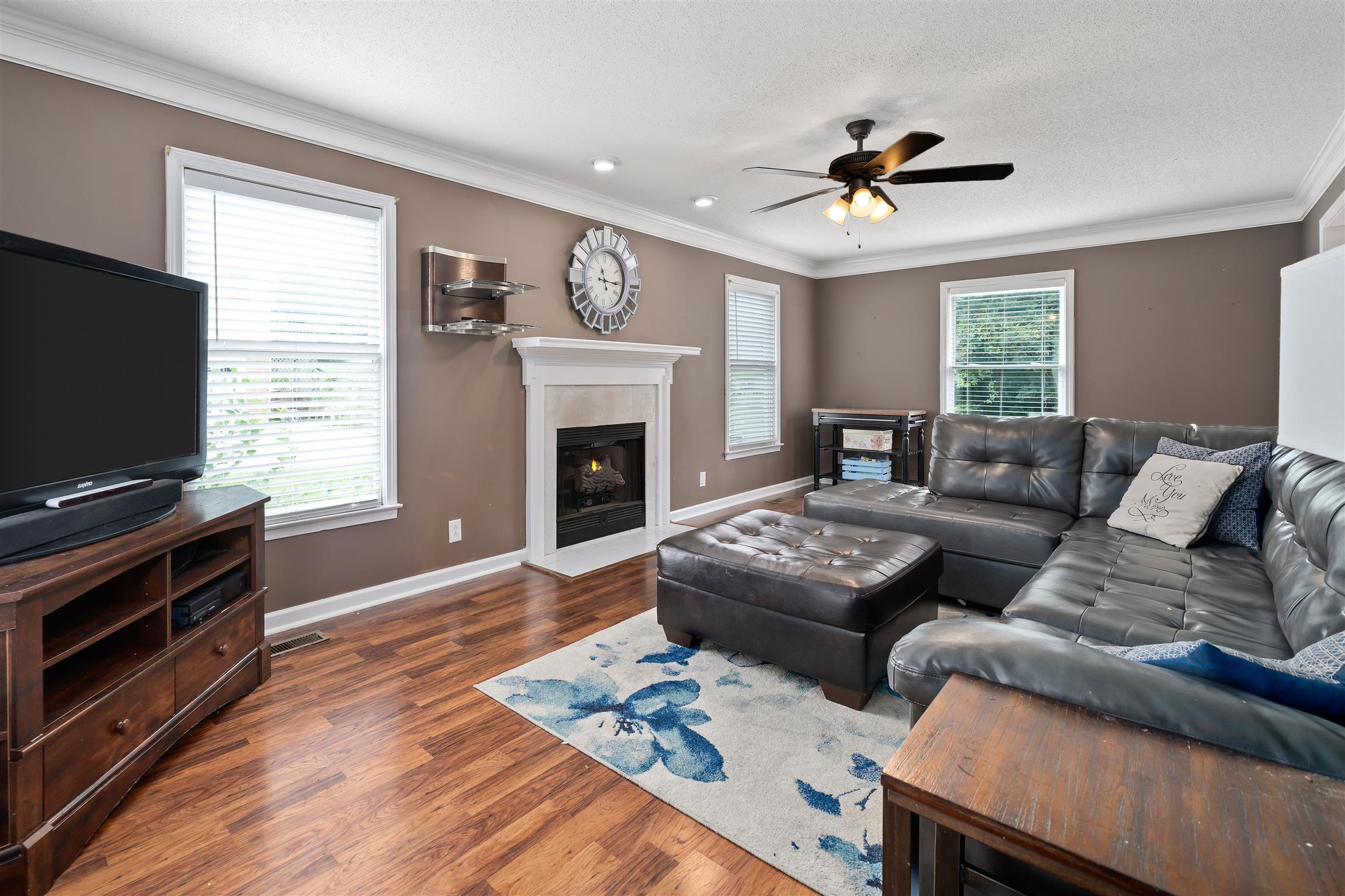 272 Shiloh Road Clarksville, TN 37042 - Photo 2 of 28 Large Living Room with Natural Gas Fireplace