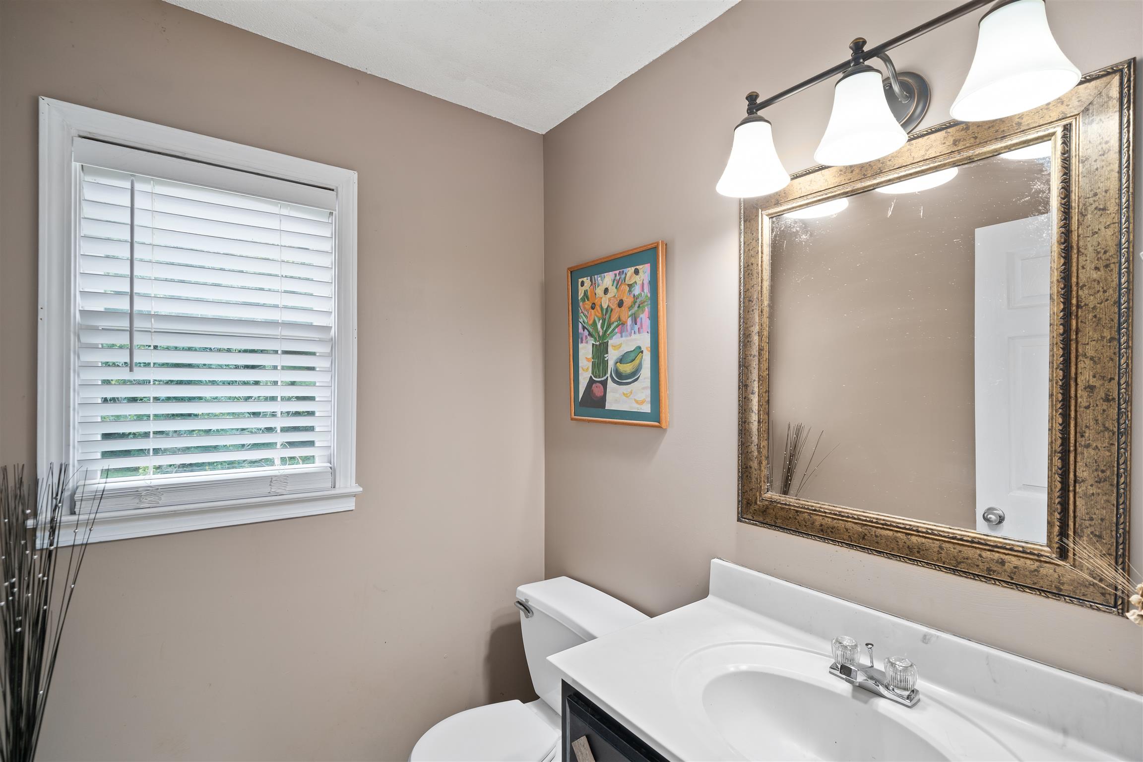 272 Shiloh Road Clarksville, TN 37042 - Photo 14 of 28 Main Level Guest Half Bathroom