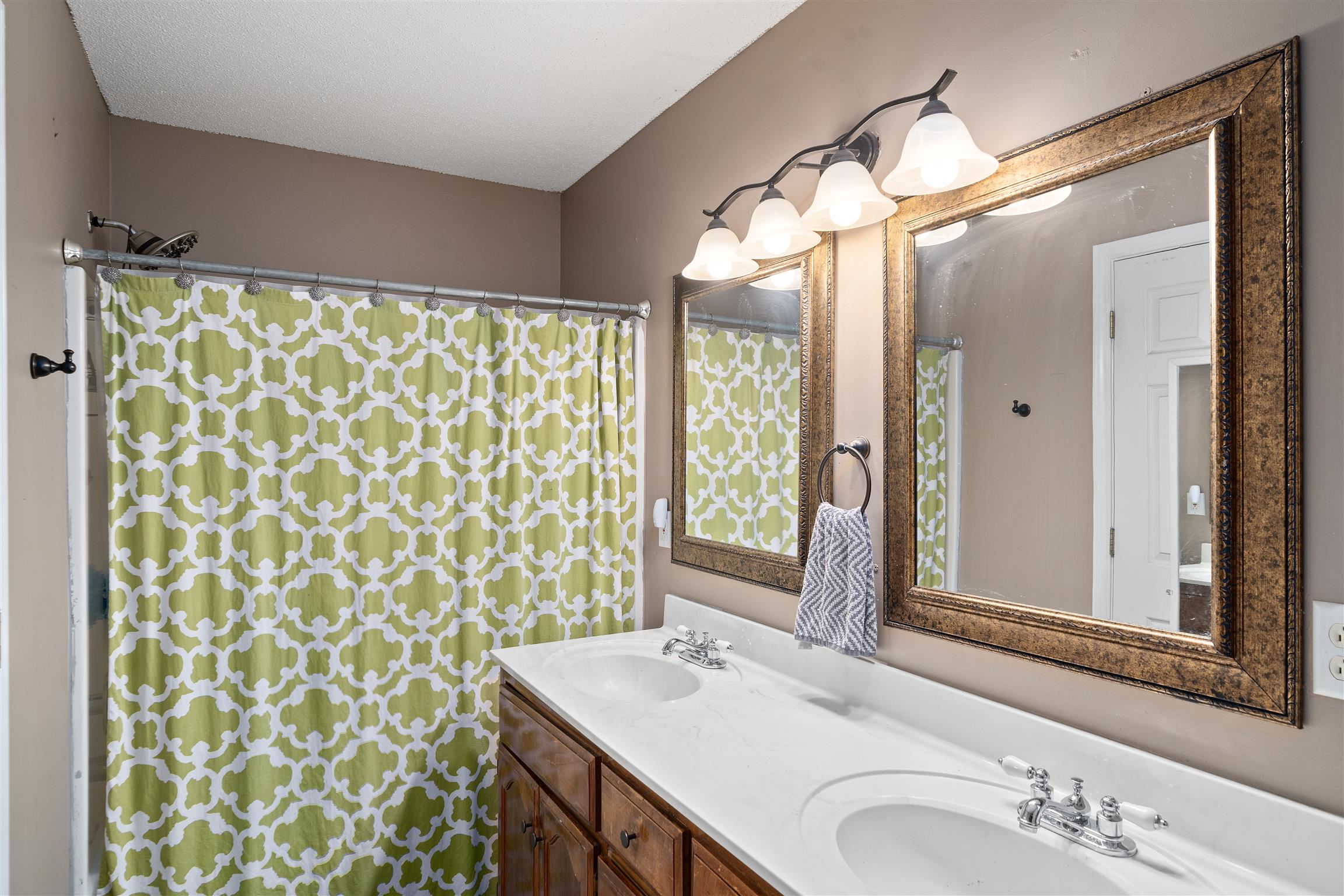 272 Shiloh Road Clarksville, TN 37042 - Photo 16 of 28 Master Bathroom with Dual Vanity & Shower/Tub Combo