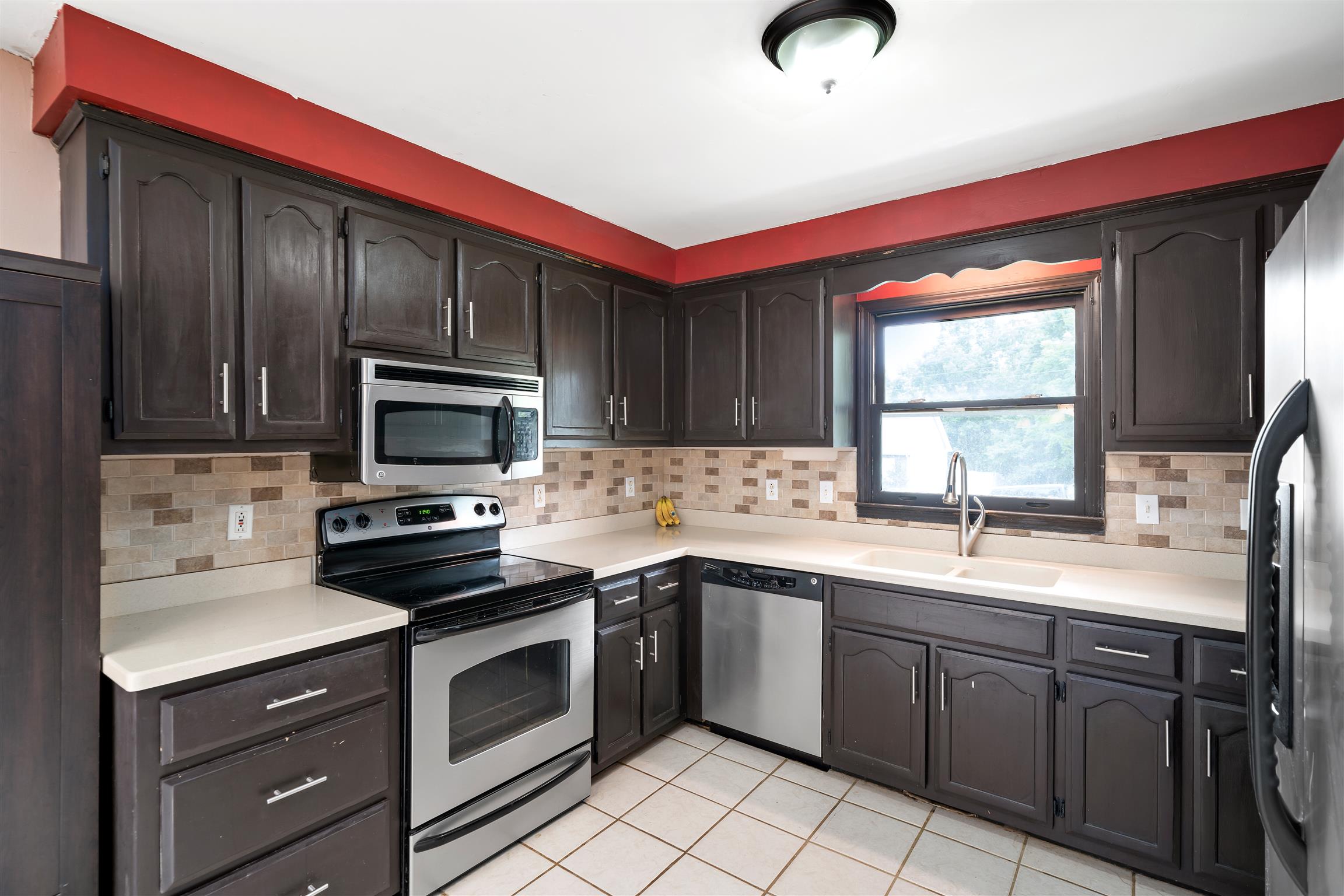 272 Shiloh Road Clarksville, TN 37042 - Photo 3 of 28 Stainless Steel Appliances, Tile Backsplash, and Breakfast Nook