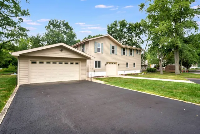 $449,900 | 26033 Catfish Drive, Wilmington, IL 60481