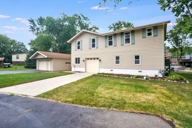 $449,900 | 26033 Catfish Drive, Wilmington, IL 60481