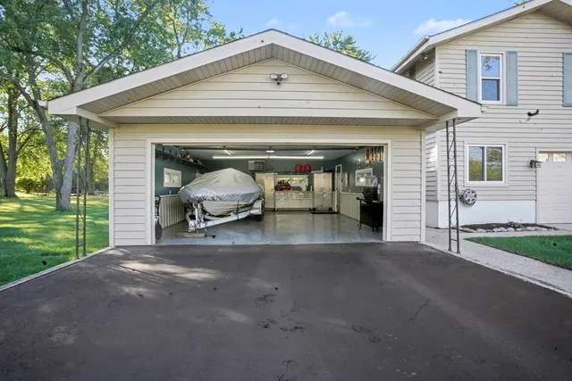 $449,900 | 26033 Catfish Drive, Wilmington, IL 60481