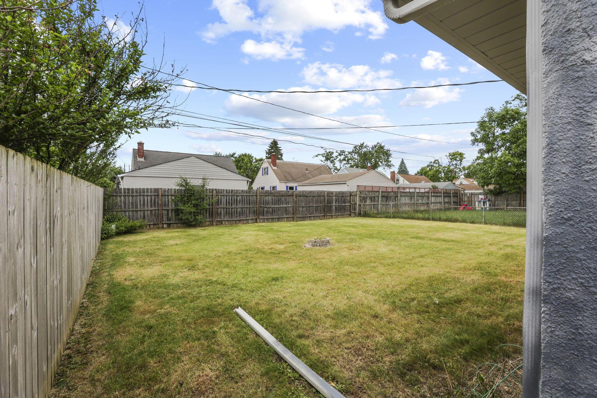 695 Raleigh Drive Columbus, OH 43228 - Photo 48 of 57 55-web-or-mls-011A8059