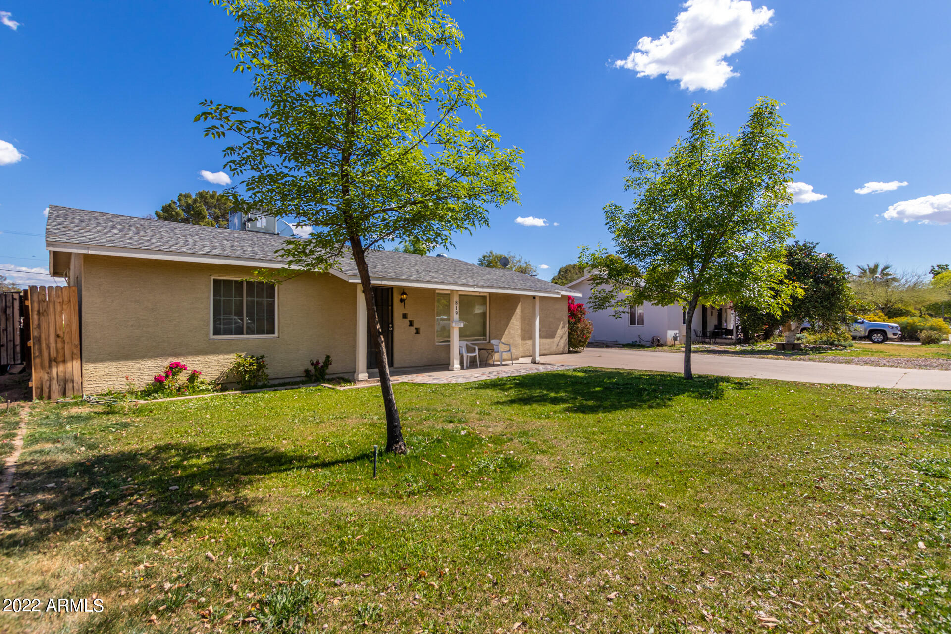 819 North Robson Mesa, AZ 85201 - Photo 4 of 45 a front view of house with yard and green space