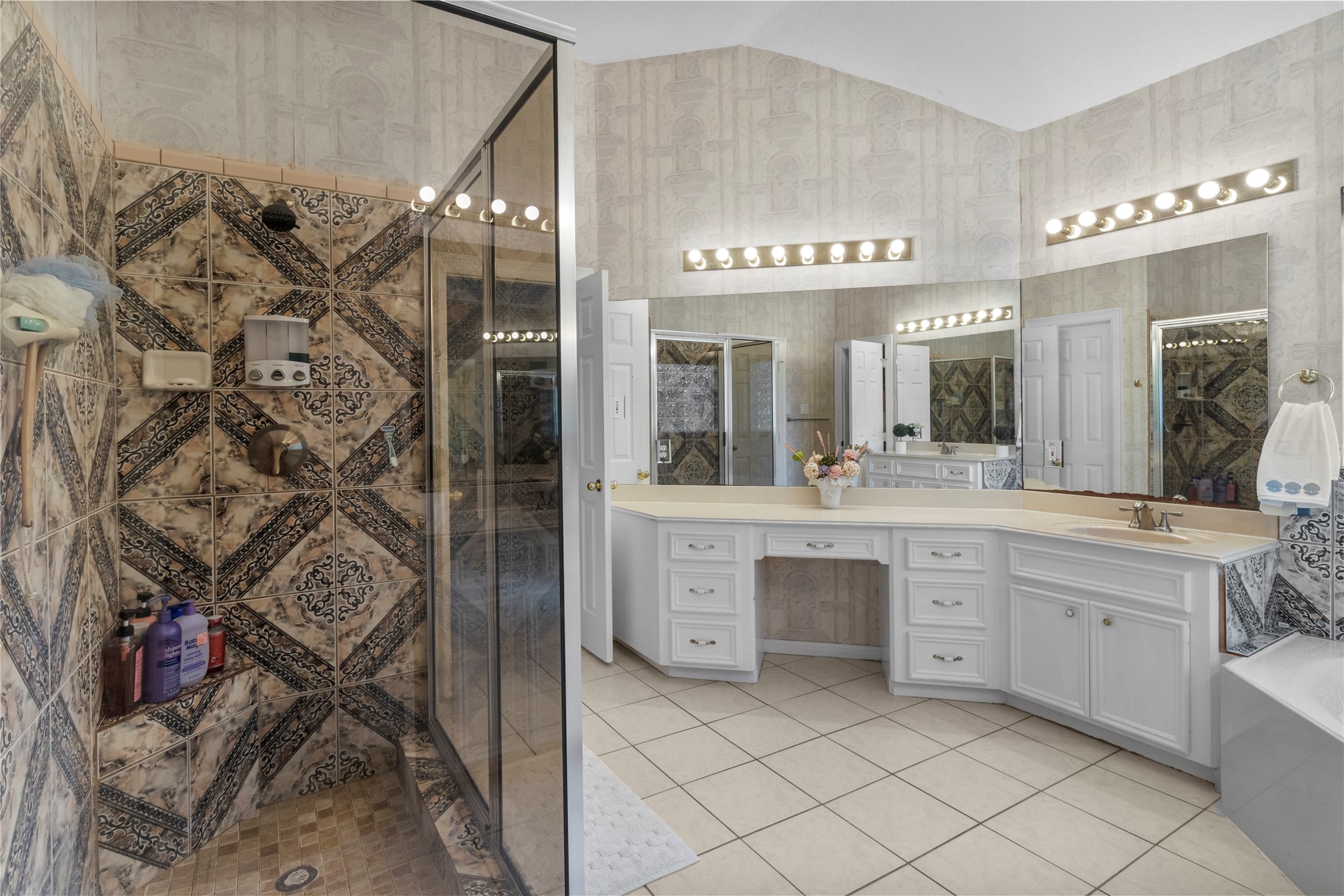 10302 Hanselman Road, Unit CR69 Manvel, TX 77578 - Photo 19 of 37 a spacious bathroom with a mirror and a sink
