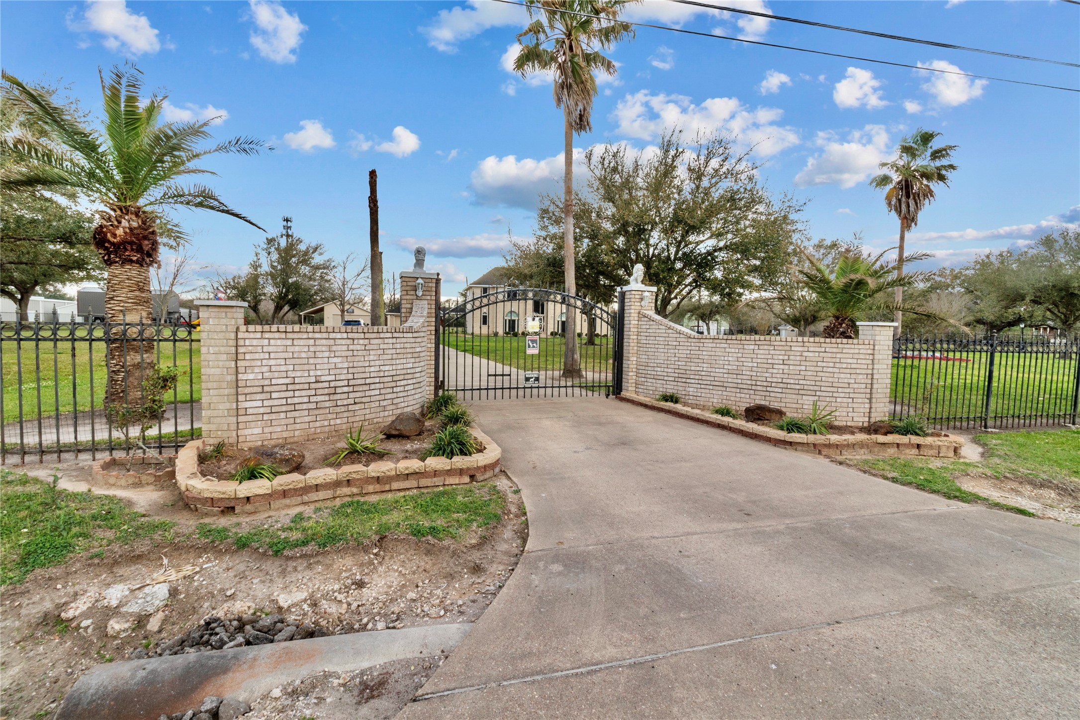 10302 Hanselman Road, Unit CR69 Manvel, TX 77578 - Photo 3 of 37 a view of a backyard