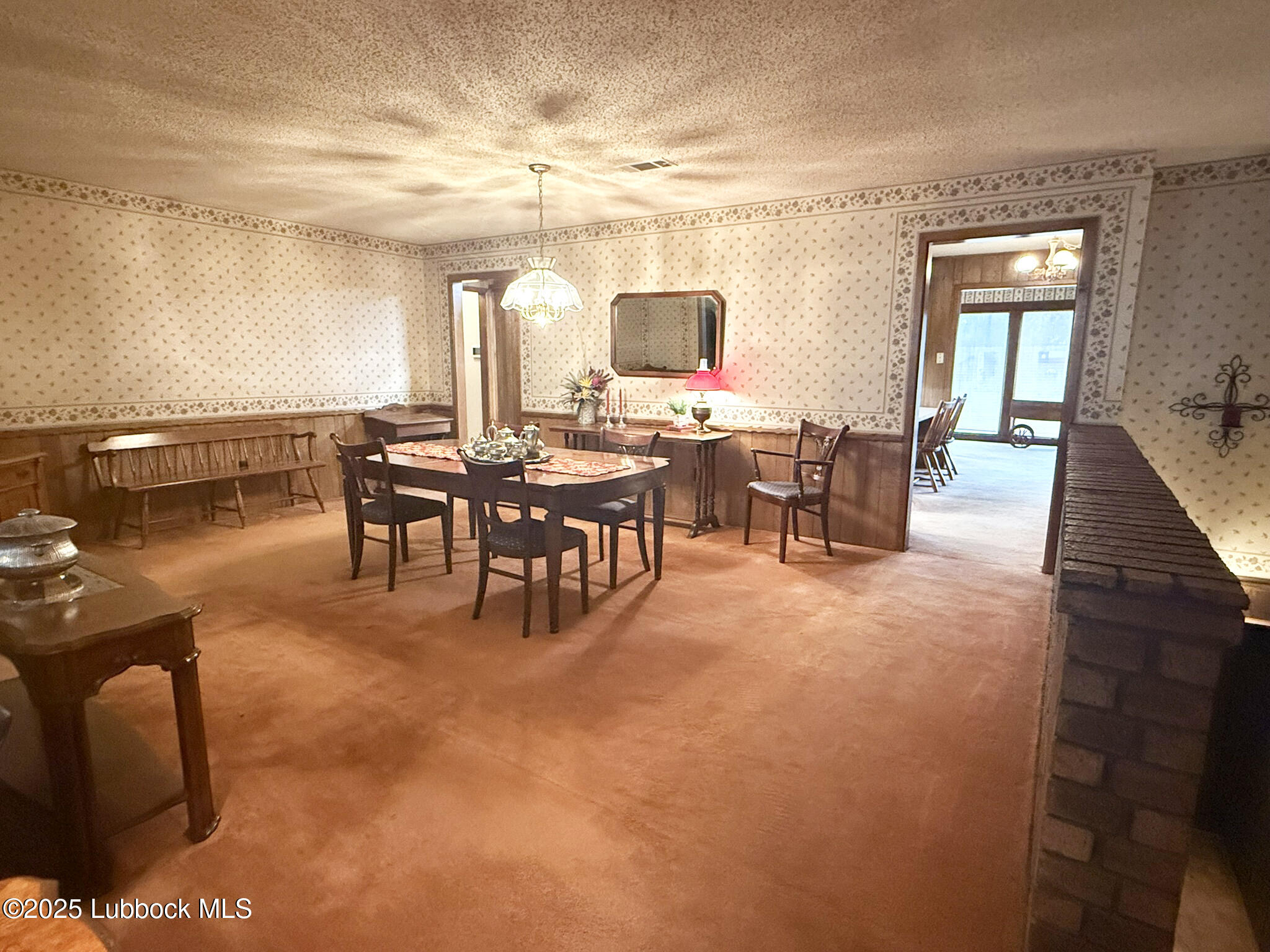 101 Dana Avenue Earth, TX 79031 - Photo 10 of 29 a dining room with furniture window and garden view