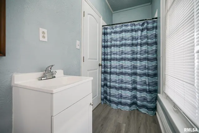 $99,900 | 1820 West Bradley Avenue, Peoria, IL 61606