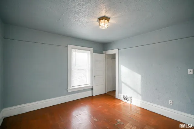 $99,900 | 1820 West Bradley Avenue, Peoria, IL 61606