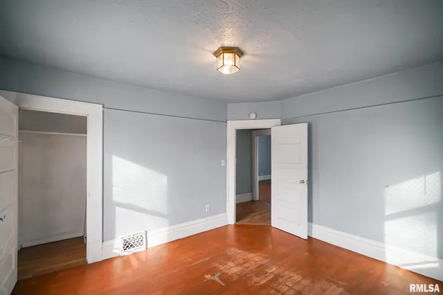 $99,900 | 1820 West Bradley Avenue, Peoria, IL 61606