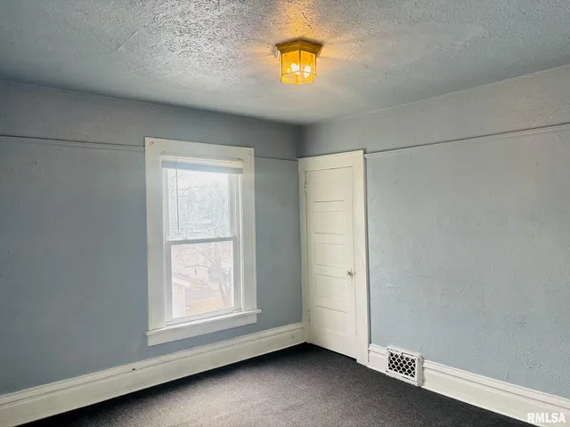 $99,800 | 1820 West Bradley Avenue, Peoria, IL 61606