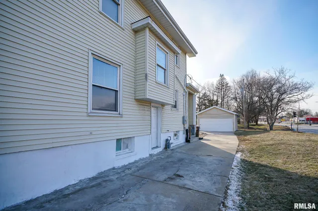 $99,800 | 1820 West Bradley Avenue, Peoria, IL 61606
