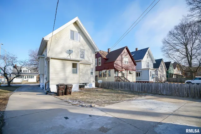 $99,800 | 1820 West Bradley Avenue, Peoria, IL 61606