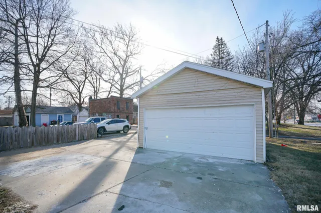 $99,900 | 1820 West Bradley Avenue, Peoria, IL 61606