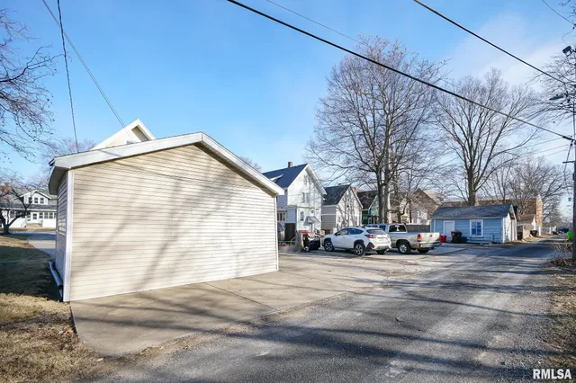 $99,800 | 1820 West Bradley Avenue, Peoria, IL 61606