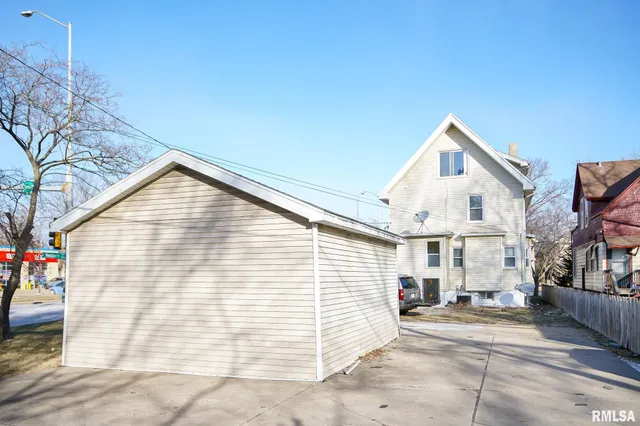 $99,900 | 1820 West Bradley Avenue, Peoria, IL 61606