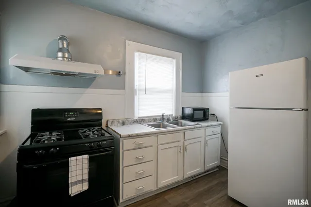 $99,900 | 1820 West Bradley Avenue, Peoria, IL 61606