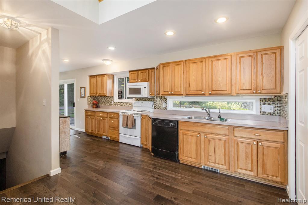 400 East Schafer Road Pinckney, MI 48169 - Photo 12 of 39