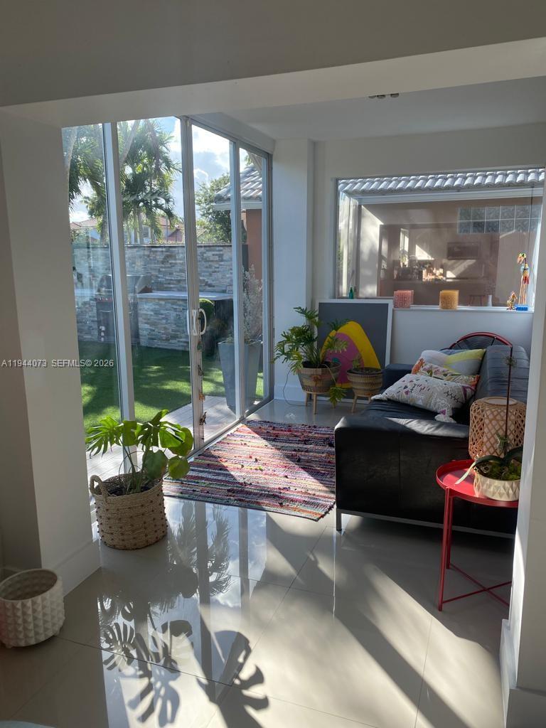 5261 Southwest 154th Place Miami, FL 33185 - Photo 8 of 22