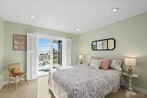 $865,000 | 7613 Southwest 258th Court, Vashon, WA 98070