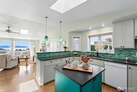 $865,000 | 7613 Southwest 258th Court, Vashon, WA 98070