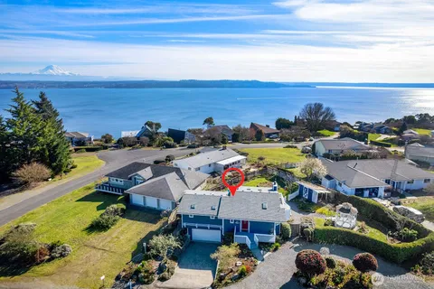 $865,000 | 7613 Southwest 258th Court, Vashon, WA 98070