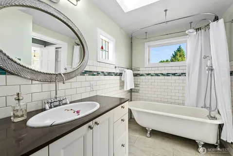 $865,000 | 7613 Southwest 258th Court, Vashon, WA 98070