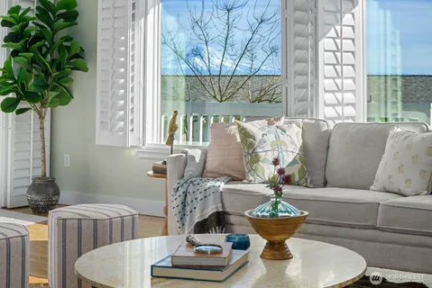 $865,000 | 7613 Southwest 258th Court, Vashon, WA 98070