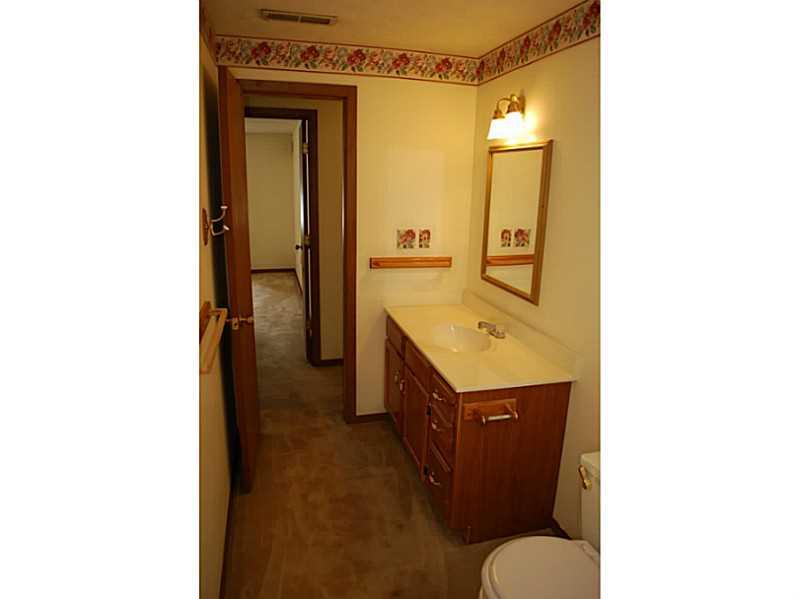 2850 Edgecliff Road, Unit C16 Lower Burrell, PA 15068 - Photo 14 of 25 Full Bath.