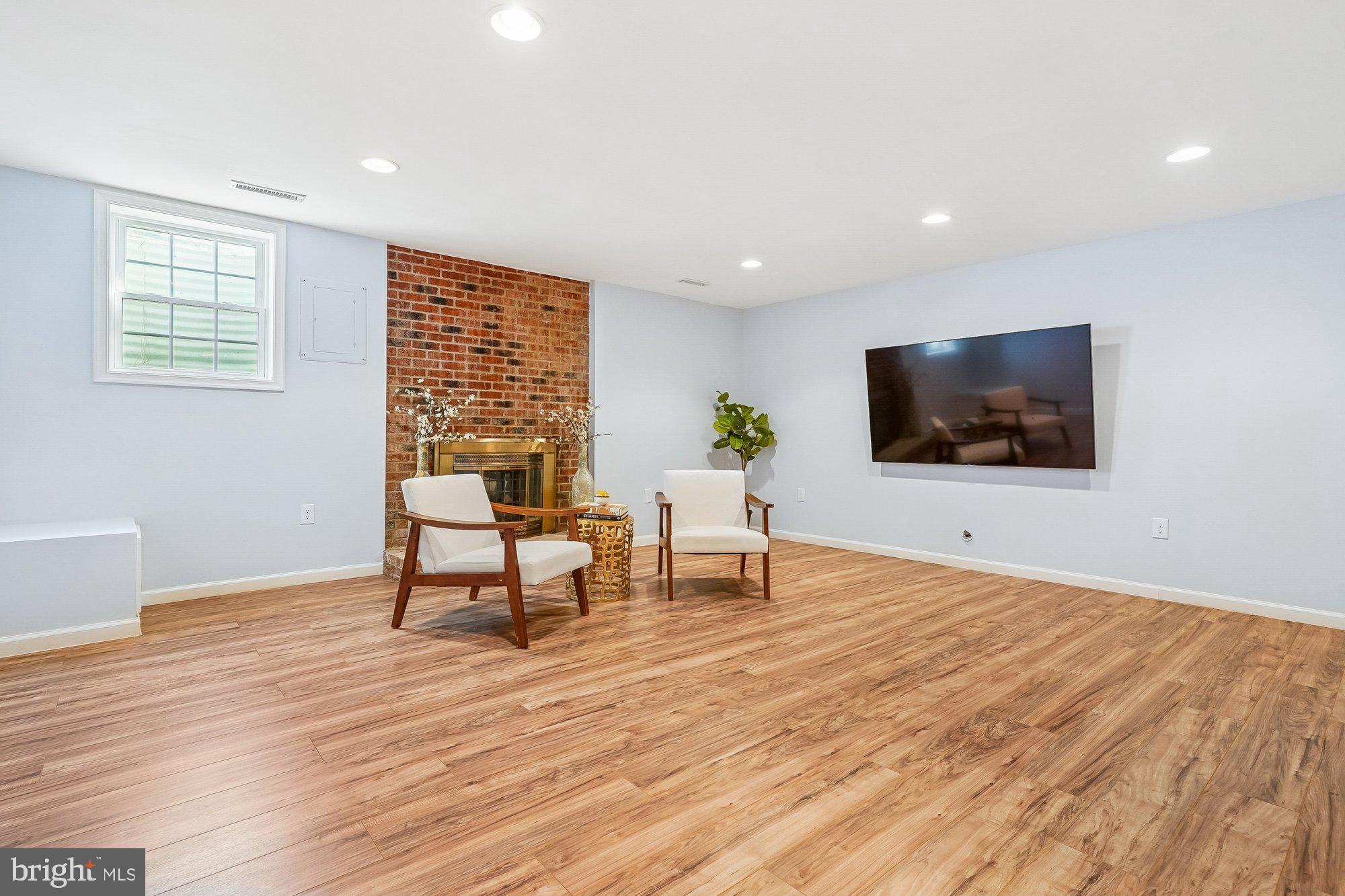 8826 Surveyors Place Springfield, VA 22152 - Photo 4 of 40 a living room with furniture and a flat screen tv