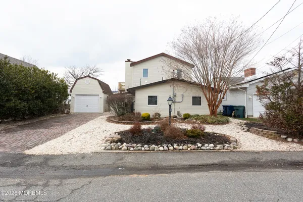 a front view of house with yard