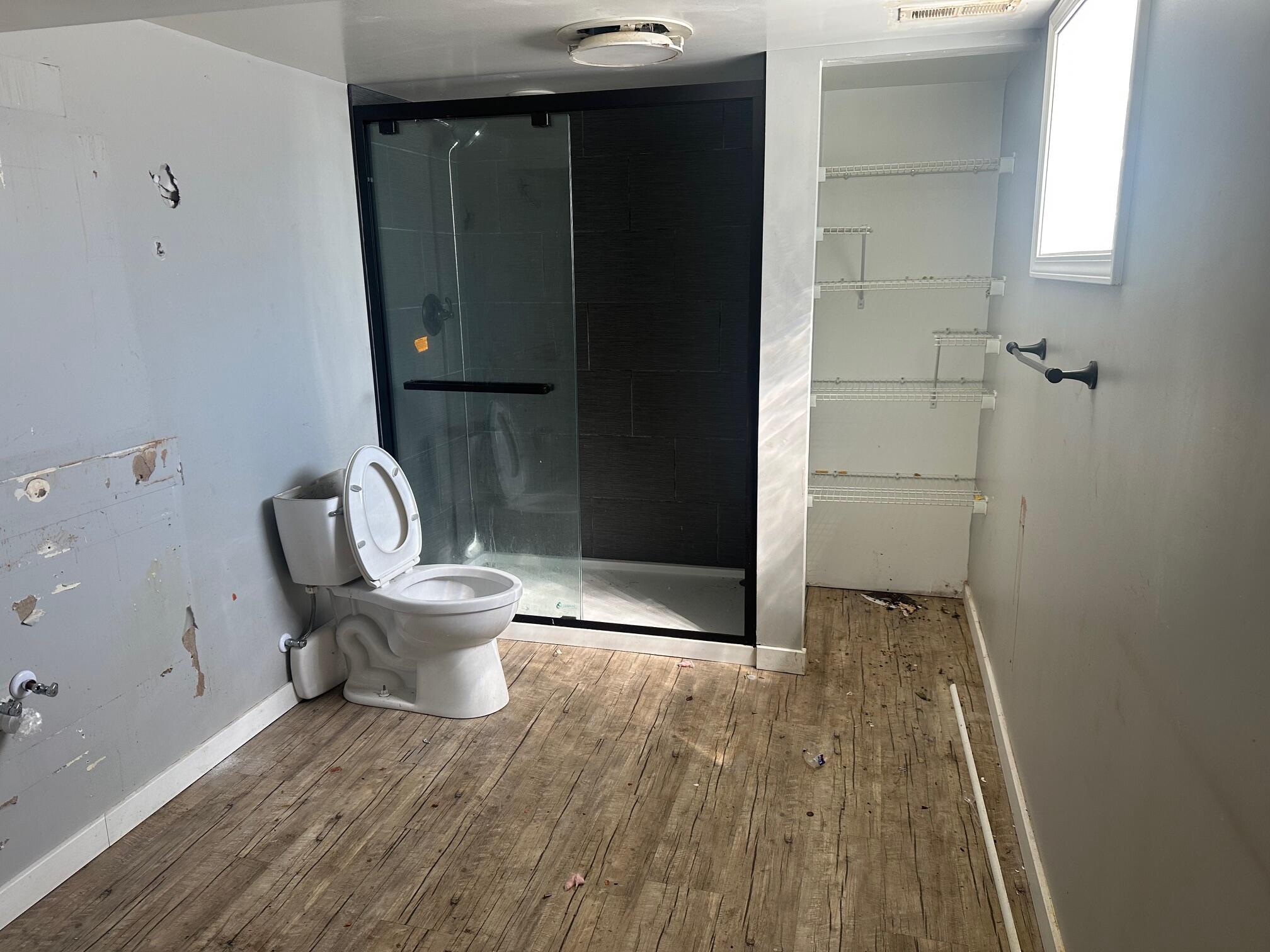 N1224 Clover Road Bloomfield, WI 53128 - Photo 17 of 29 Master bathroom (1)