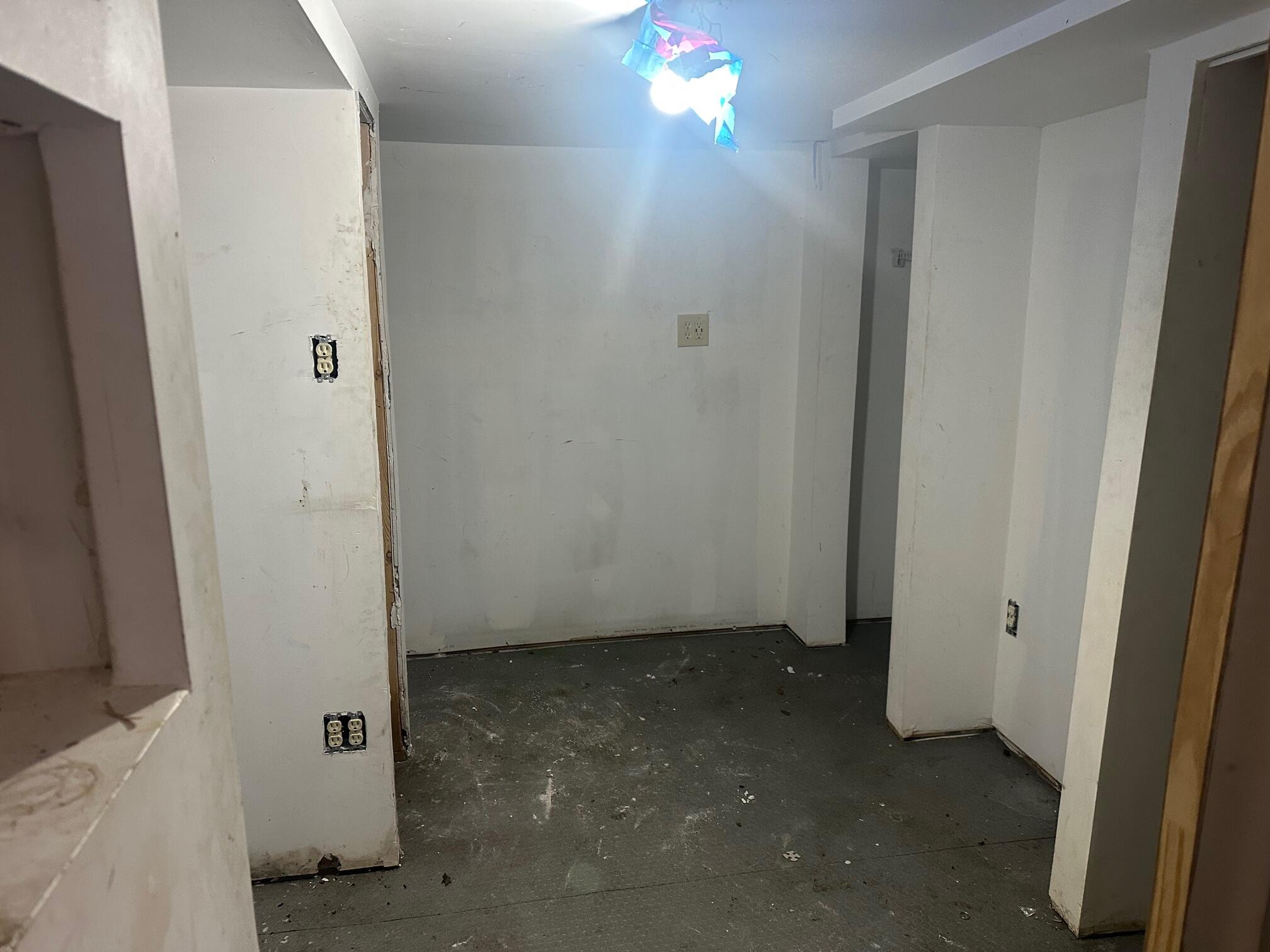 N1224 Clover Road Bloomfield, WI 53128 - Photo 22 of 29 Utility room (1)